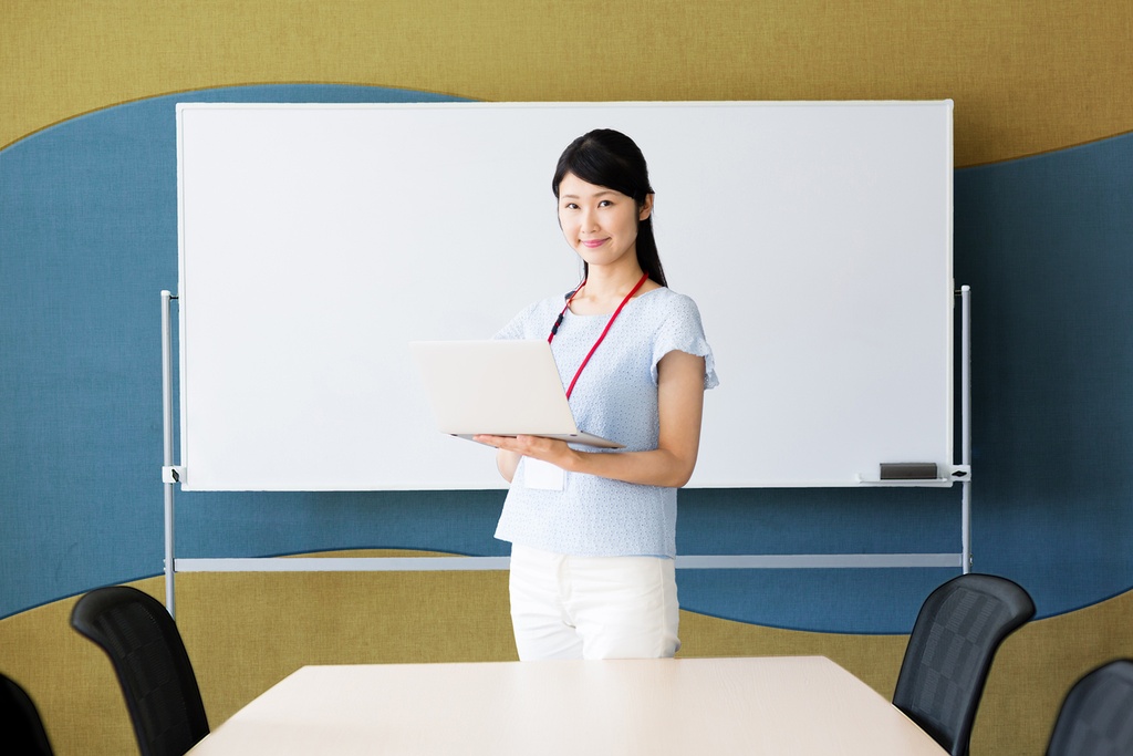 19. Classroom with Curved Three Band Installation