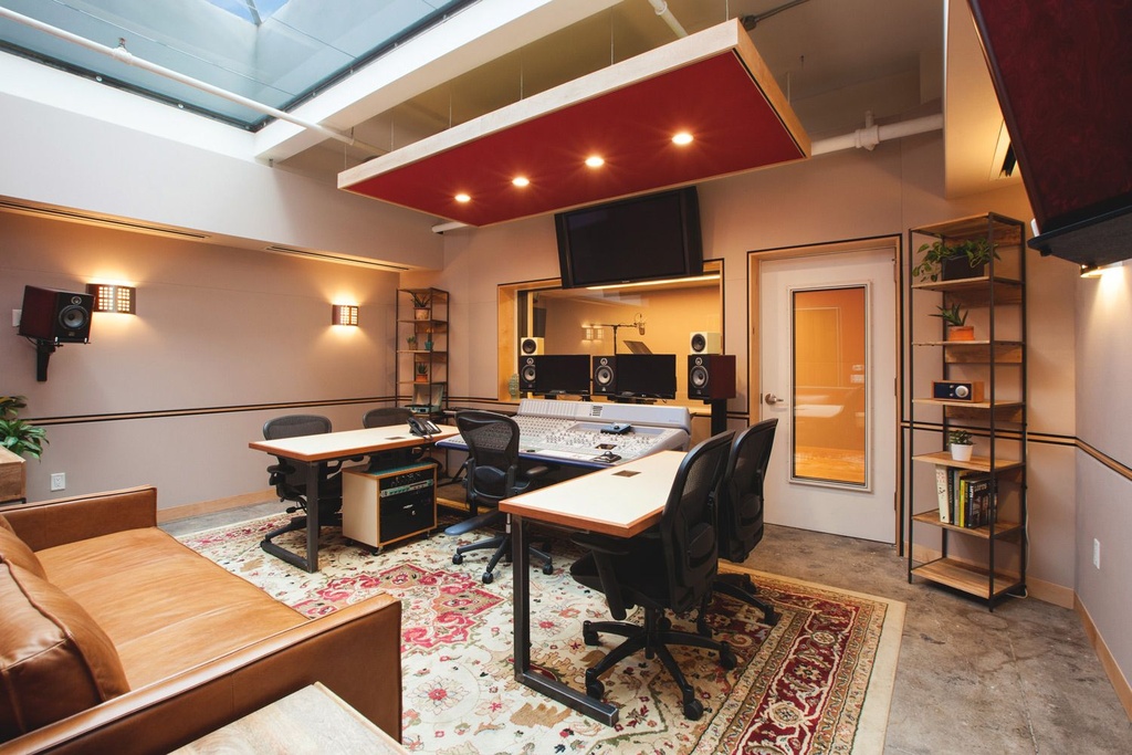 7. Recording Studio with Acoustical Max-Line Installation