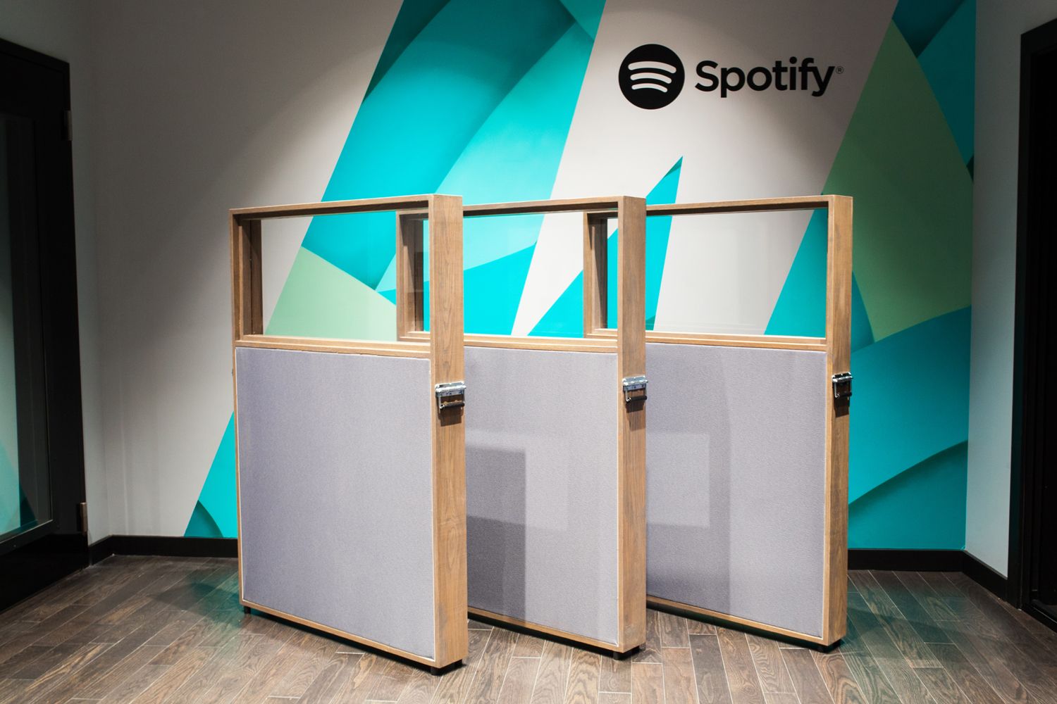 Acoustic Movable Panels for Spotify