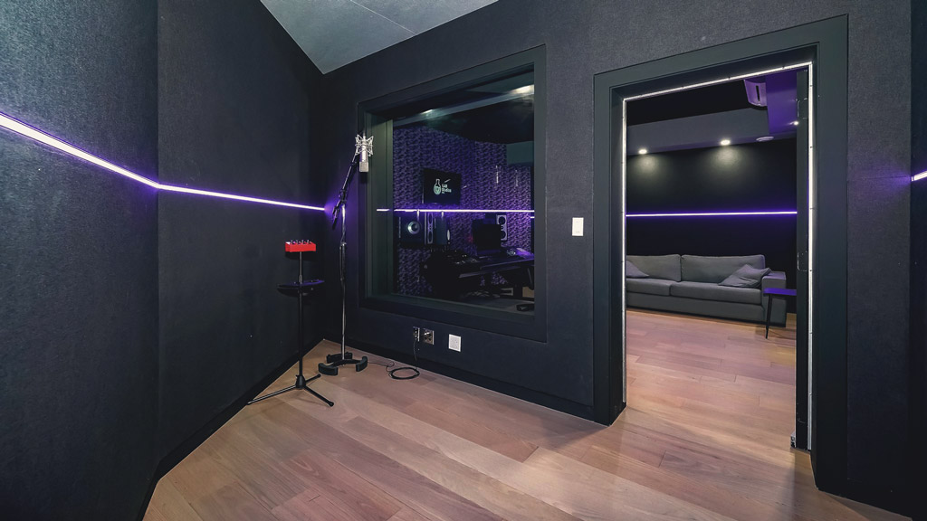 HighEnd Recording Studio with Custom Walls 2 Fabricmate Systems, Inc.